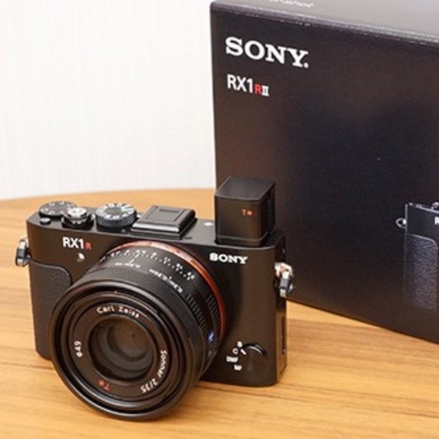 DSC-RX1RM2　SONYデジカメ　4240万画素　35mmフルサイズ