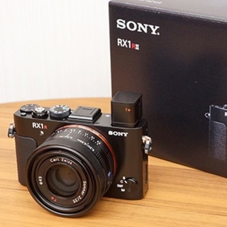 ソニー(SONY)のDSC-RX1RM2　SONYデジカメ　4240万画素　35mmフルサイズ   (コンパクトデジタルカメラ)