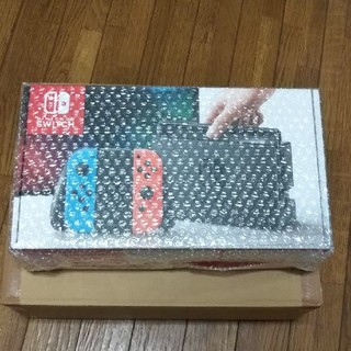ニンテンドースイッチ(Nintendo Switch)の任天堂Switchネオンレッドブルー 送料無料(家庭用ゲーム機本体)