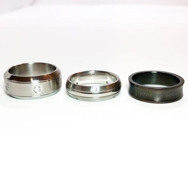 【新品】サージカルステンレスリング3個セット-ring058 メンズのアクセサリー(リング(指輪))の商品写真