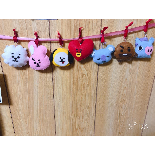 防弾少年団(BTS)(ボウダンショウネンダン)のBT21 フェルトマスコット ハンドメイドのアクセサリー(キーホルダー/ストラップ)の商品写真