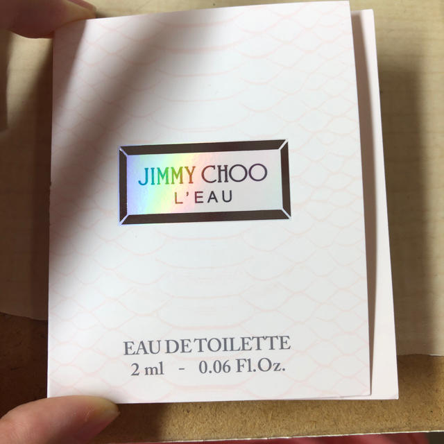 JIMMY CHOO(ジミーチュウ)のジミーチュウ ロー オードトワレ 2ml コスメ/美容の香水(香水(女性用))の商品写真