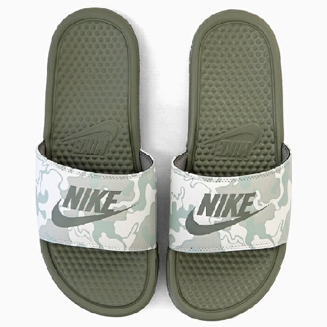 希少！廃盤モデル！NIKE BENASSI  ナイキエスビー ベナッシ サンダル