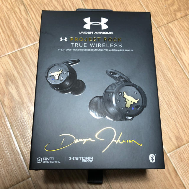 UNDER ARMOUR(アンダーアーマー)のproject rock ワイヤレスイヤホン スマホ/家電/カメラのオーディオ機器(ヘッドフォン/イヤフォン)の商品写真