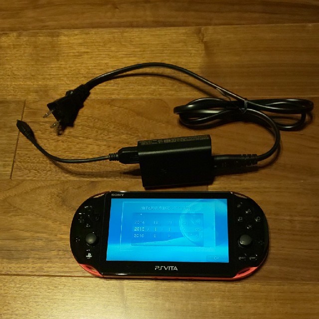 SONY(ソニー)のたか様専用 PSVITA PCH-2000& マインクラフト エンタメ/ホビーのゲームソフト/ゲーム機本体(携帯用ゲーム機本体)の商品写真