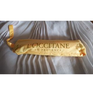 ロクシタン(L'OCCITANE)のこれからの梅雨！新品未使用 非売品 ロクシタン L'OCCITANE 傘 黄色(傘)