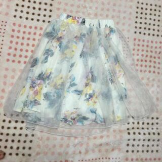 グレイル(GRL)の新品タグ付き♡花柄オーガンジースカート(ひざ丈スカート)