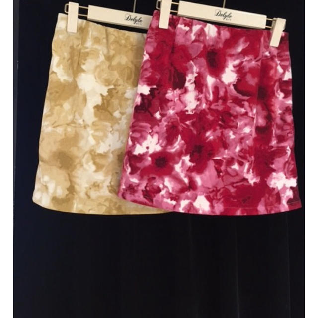 Delyle NOIR(デイライルノアール)のデイライル♡マーブルフラワータイトスカート レディースのスカート(ミニスカート)の商品写真