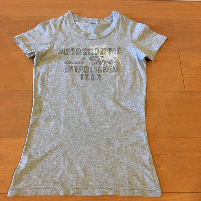 Abercrombie&Fitch(アバクロンビーアンドフィッチ)のアバクロンビー&フィッチのTシャツ レディースのトップス(Tシャツ(半袖/袖なし))の商品写真