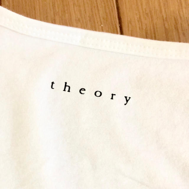 theory(セオリー)の超美品★セオリー theory Uネック Tシャツ 首後ろロゴ入り ホワイト M レディースのトップス(Tシャツ(半袖/袖なし))の商品写真