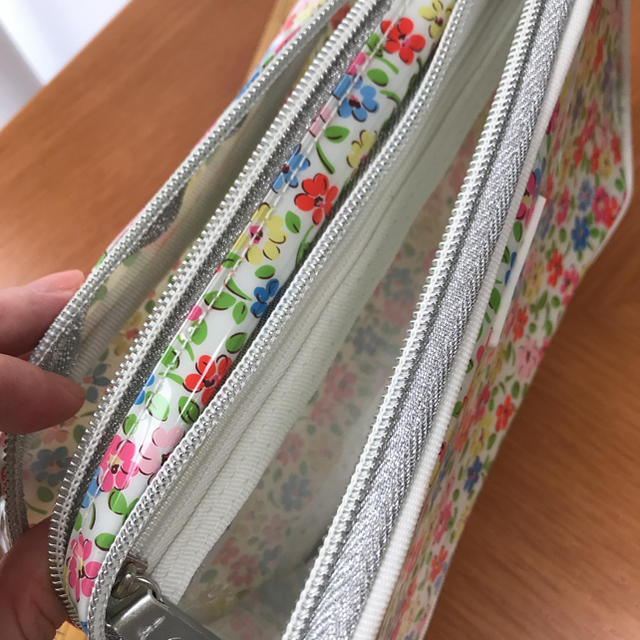 Cath Kidston(キャスキッドソン)のビニールポーチ キャスキッドソン 未使用 レディースのファッション小物(ポーチ)の商品写真