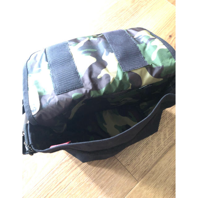 雅様専用マンハッタンポーテージショルダーバック　スヌーピーコラボ 黒 メンズのバッグ(メッセンジャーバッグ)の商品写真