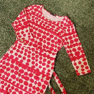 マリメッコ(marimekko)のmarimekko TEPEU / red 膝丈ワンピース(ひざ丈ワンピース)