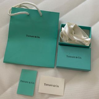 ティファニー(Tiffany & Co.)のティファニー 箱と袋とリボンと説明書2枚(ショップ袋)