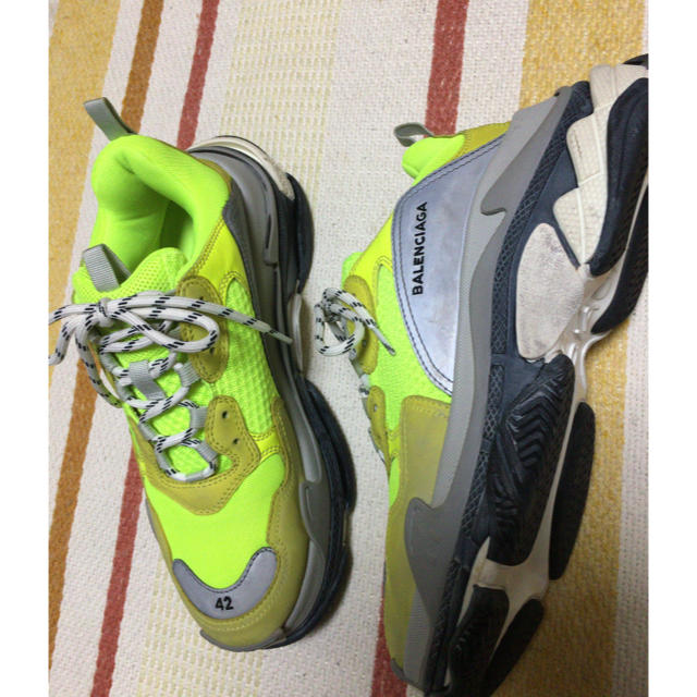 Balenciaga(バレンシアガ)のバレンシアガ triple s  ネオンイエロー YELLOW FLUO メンズの靴/シューズ(スニーカー)の商品写真