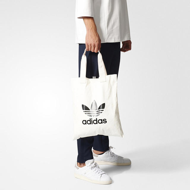 adidas(アディダス)の★タグ付新品・正規品★ アディダス オリジナルス ショッパーバッグ ホワイト メンズのバッグ(トートバッグ)の商品写真