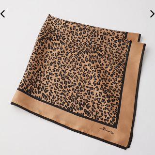 マウジー(moussy)のMOUSSY新作♡SILK LEOPARD スカーフ♡レオパードスカーフ♡新品(バンダナ/スカーフ)