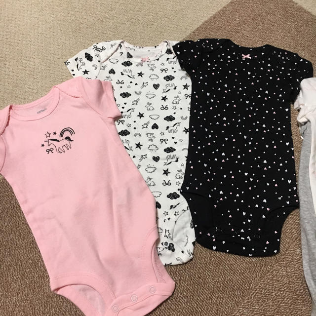 carter's(カーターズ)のとも様専用♪おトク！カーターズ 女の子 半袖ロンパース5枚セット 6Month キッズ/ベビー/マタニティのベビー服(~85cm)(ロンパース)の商品写真