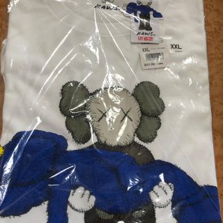 ユニクロ(UNIQLO)のユニクロのKAWSTシャツ(Tシャツ/カットソー(半袖/袖なし))