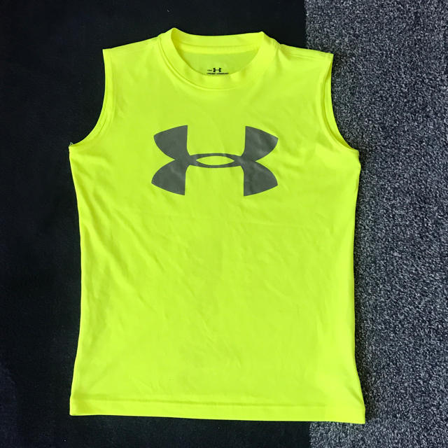 UNDER ARMOUR(アンダーアーマー)のアンダーアーマー 130cm キッズ/ベビー/マタニティのキッズ服男の子用(90cm~)(Tシャツ/カットソー)の商品写真