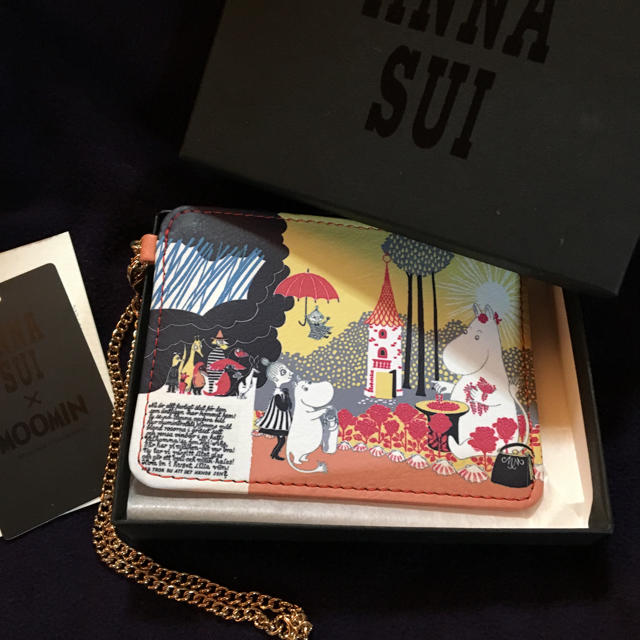 ANNA SUI(アナスイ)のアナスイ  ムーミン  コラボ  牛革パスケース レディースのファッション小物(名刺入れ/定期入れ)の商品写真