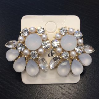 新品 ★ ホワイト ビジュー ピアス(ピアス)