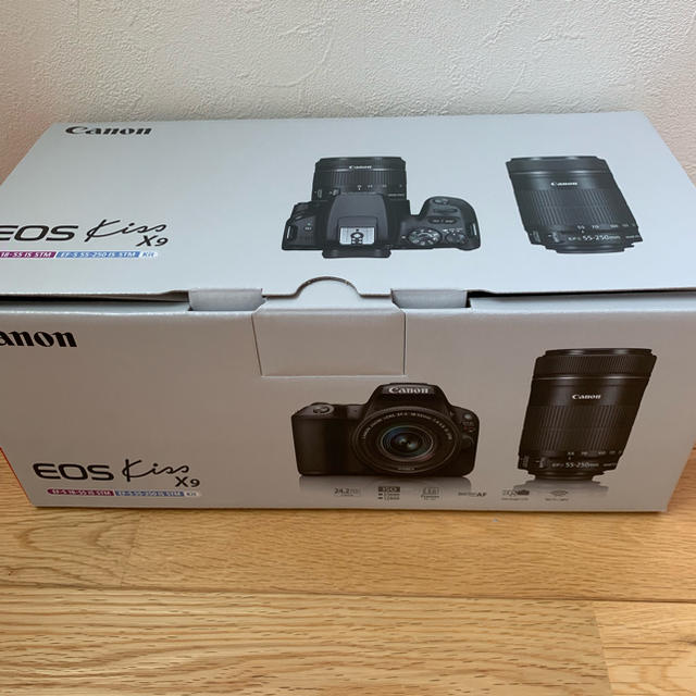 新品 CANON EOS Kiss X9 ブラック Wズームキット 一眼レフカメラ