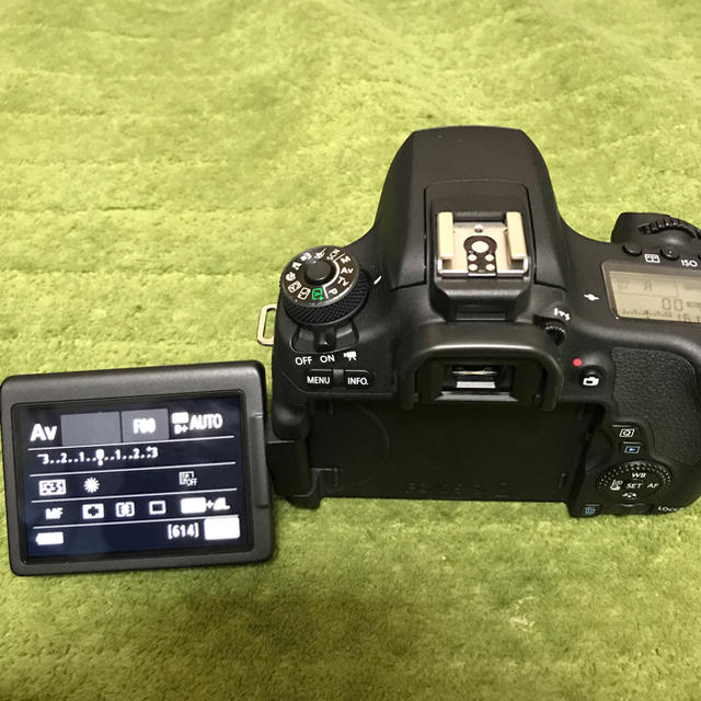 Canon EOS 8000D ボディ