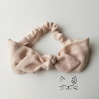 ayaka様専用　42cm　〜ふんわりガーゼのヘアバンド〜　●ベージュ＆ホワイト(外出用品)