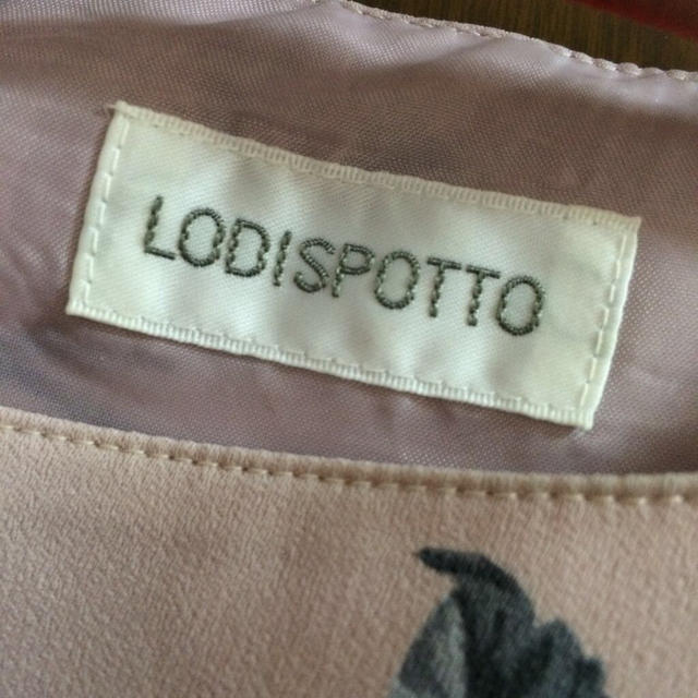 LODISPOTTO(ロディスポット)の花柄ワンピース レディースのワンピース(ひざ丈ワンピース)の商品写真