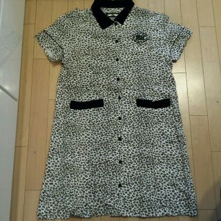黒白ドット ピンクのボーリングシャツ風 サーキュラーワンピース