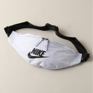 ナイキ(NIKE)の専用NIKE ヘイテージ ヒップBAG　ホワイト(ショルダーバッグ)