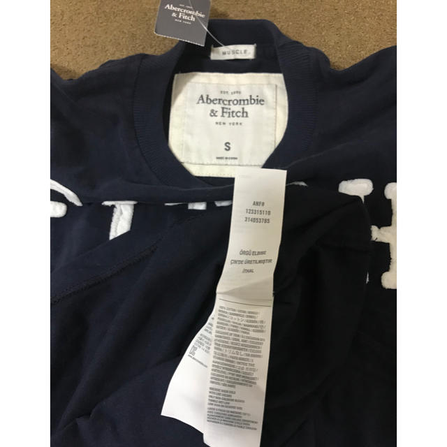Abercrombie&Fitch(アバクロンビーアンドフィッチ)のAbercrombie&Fitch  Tシャツ ロゴ入り 新品 レディースのトップス(Tシャツ(半袖/袖なし))の商品写真