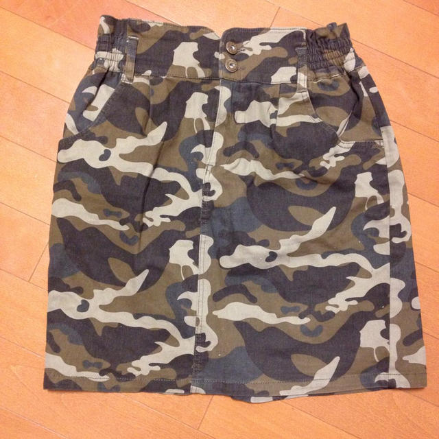 しまむら(シマムラ)の迷彩柄スカート レディースのスカート(ミニスカート)の商品写真
