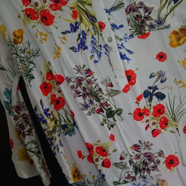 ZARA(ザラ)のZARA 美品 花柄シャツ L レディースのトップス(シャツ/ブラウス(長袖/七分))の商品写真