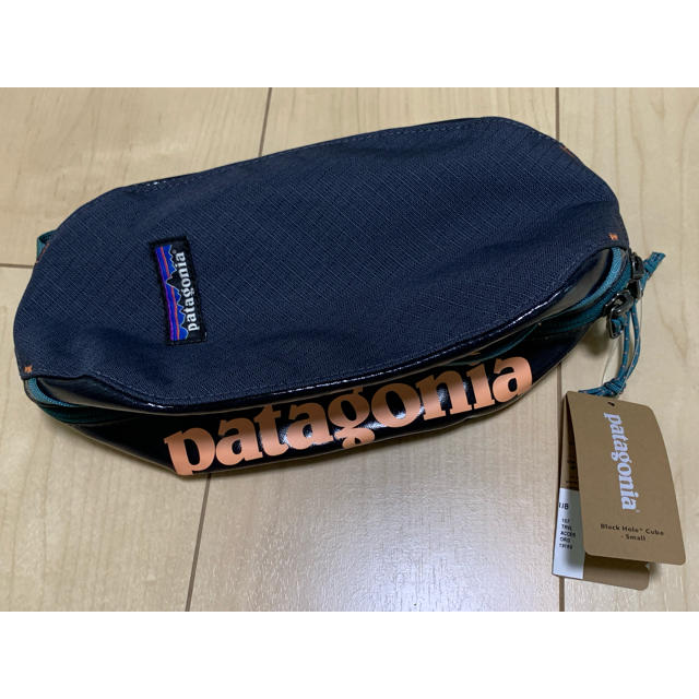 patagonia(パタゴニア)のスマイリー様専用 パタゴニア  ブラックホールキューブ small レディースのファッション小物(ポーチ)の商品写真