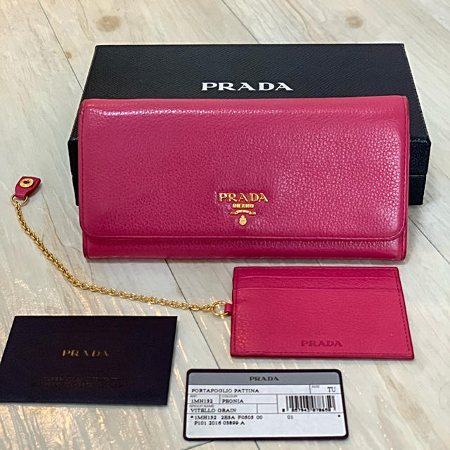 美品☆PRADA 長ザイフ ピンク