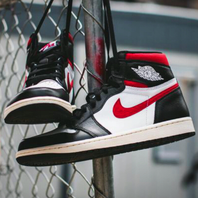 カラー NIKE NIKE AIR JORDAN1 黒赤ジムレッドの通販 by Supneet_Market｜ナイキならラクマ - 送込28‼