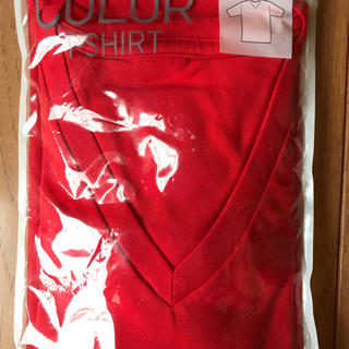ユニクロ(UNIQLO)のUNIQLO ティーシャツ 赤(Tシャツ/カットソー(半袖/袖なし))