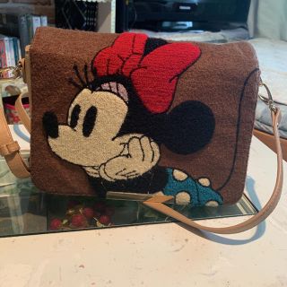 ディズニー(Disney)の【大人気*美品商品!!】アコモデのミニーちゃんサガラ刺繍ショルダーバック(ショルダーバッグ)