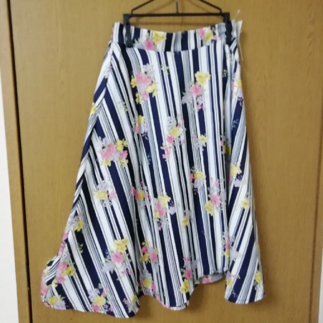 tocco(トッコ)のマルチストライプ　スカート レディースのスカート(ひざ丈スカート)の商品写真