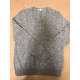 ユニクロ(UNIQLO)のUNIQLO カシミヤニット グレー Lサイズ(ニット/セーター)