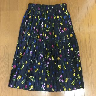 ザラ(ZARA)のZARA フラワープリーツスカート(ひざ丈スカート)