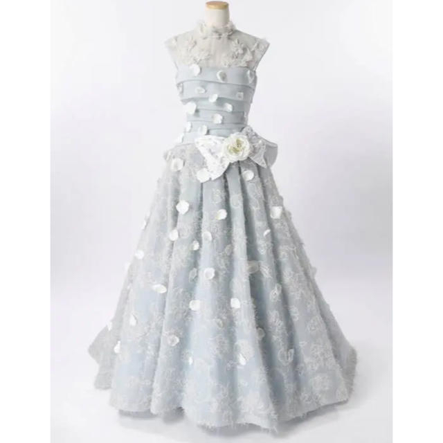 Maison de FLEUR(メゾンドフルール)のバックリボンドレス 花びらカラードレス レディースのフォーマル/ドレス(ウェディングドレス)の商品写真