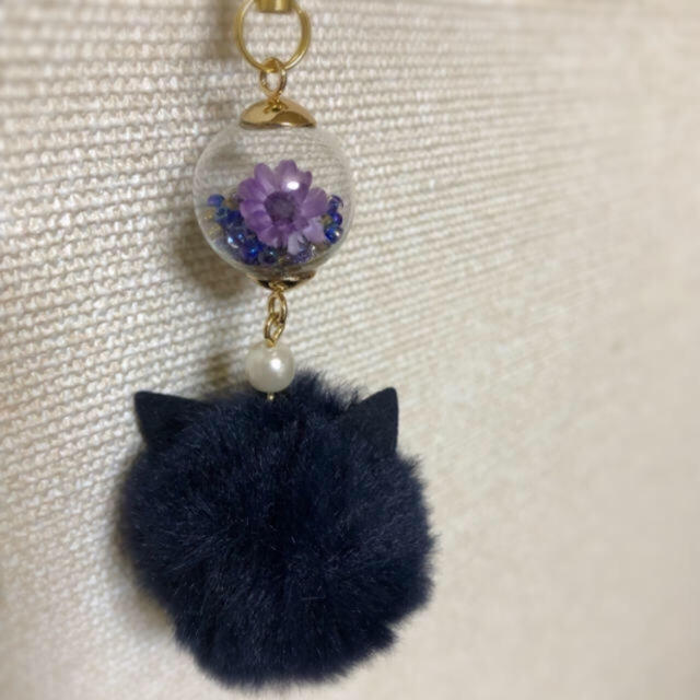 Johnny's(ジャニーズ)の猫耳ファー ストラップ むらさき ハンドメイドのアクセサリー(キーホルダー/ストラップ)の商品写真