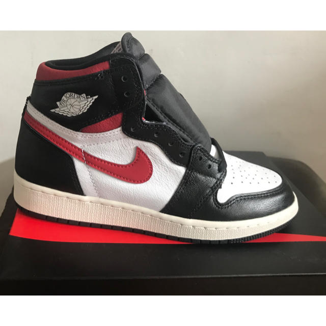 Jordan 1  Black/white/sail/gym red 23.5