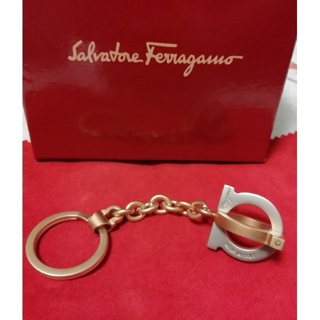 Salvatore Ferragamo(サルヴァトーレフェラガモ)のキーホルダー　フェラガモ レディースのファッション小物(キーホルダー)の商品写真