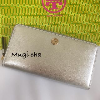 トリーバーチ(Tory Burch)の新品未使用♡新作トリーバーチシルバーロビンソン長財布(財布)