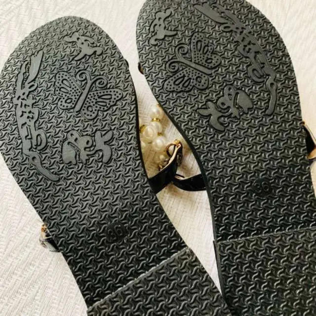 2019【新品】華やか♡ パール サンダル 黒 スワロフスキー レザー 23 レディースの靴/シューズ(サンダル)の商品写真