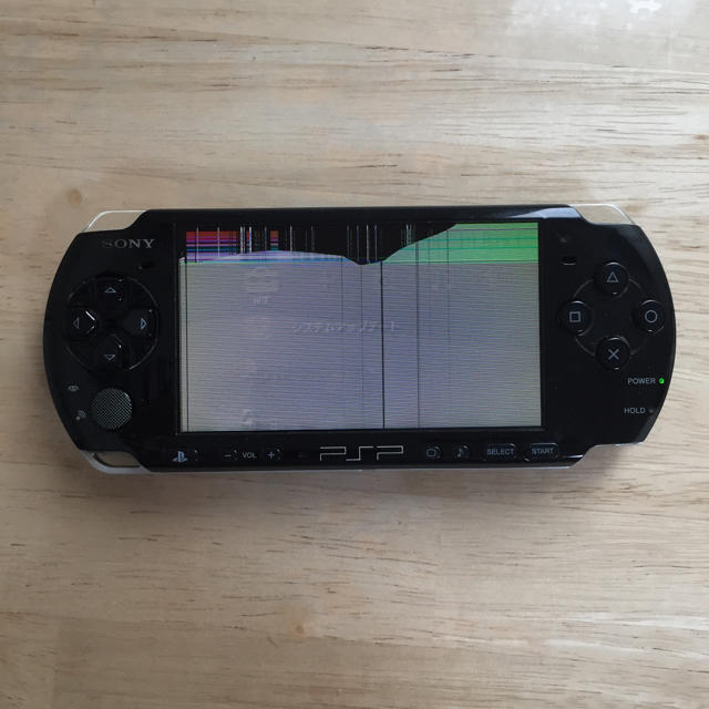 SONY(ソニー)のPSP本体 PSP3000 ジャンク 本体のみ 液晶割れ エンタメ/ホビーのゲームソフト/ゲーム機本体(携帯用ゲーム機本体)の商品写真